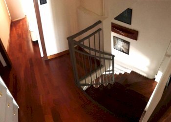 scala interna - Appartamento Genova - foto 9