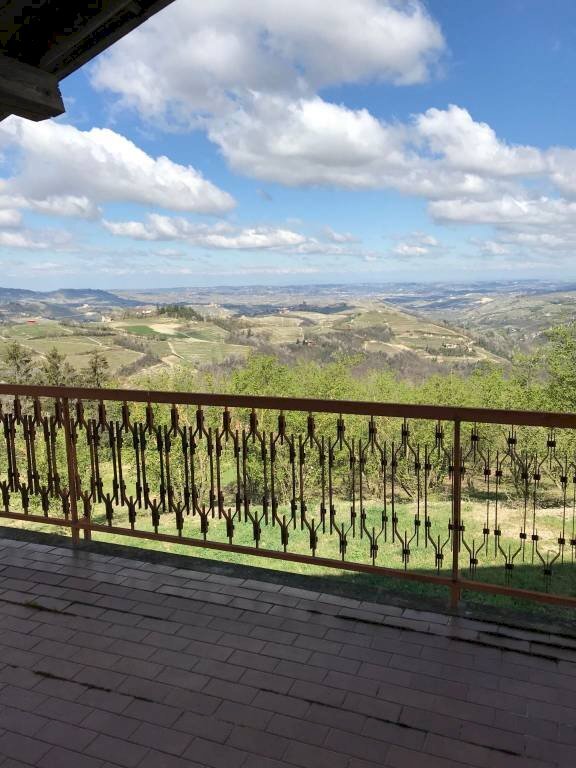 Independent house Roddino - photo 1