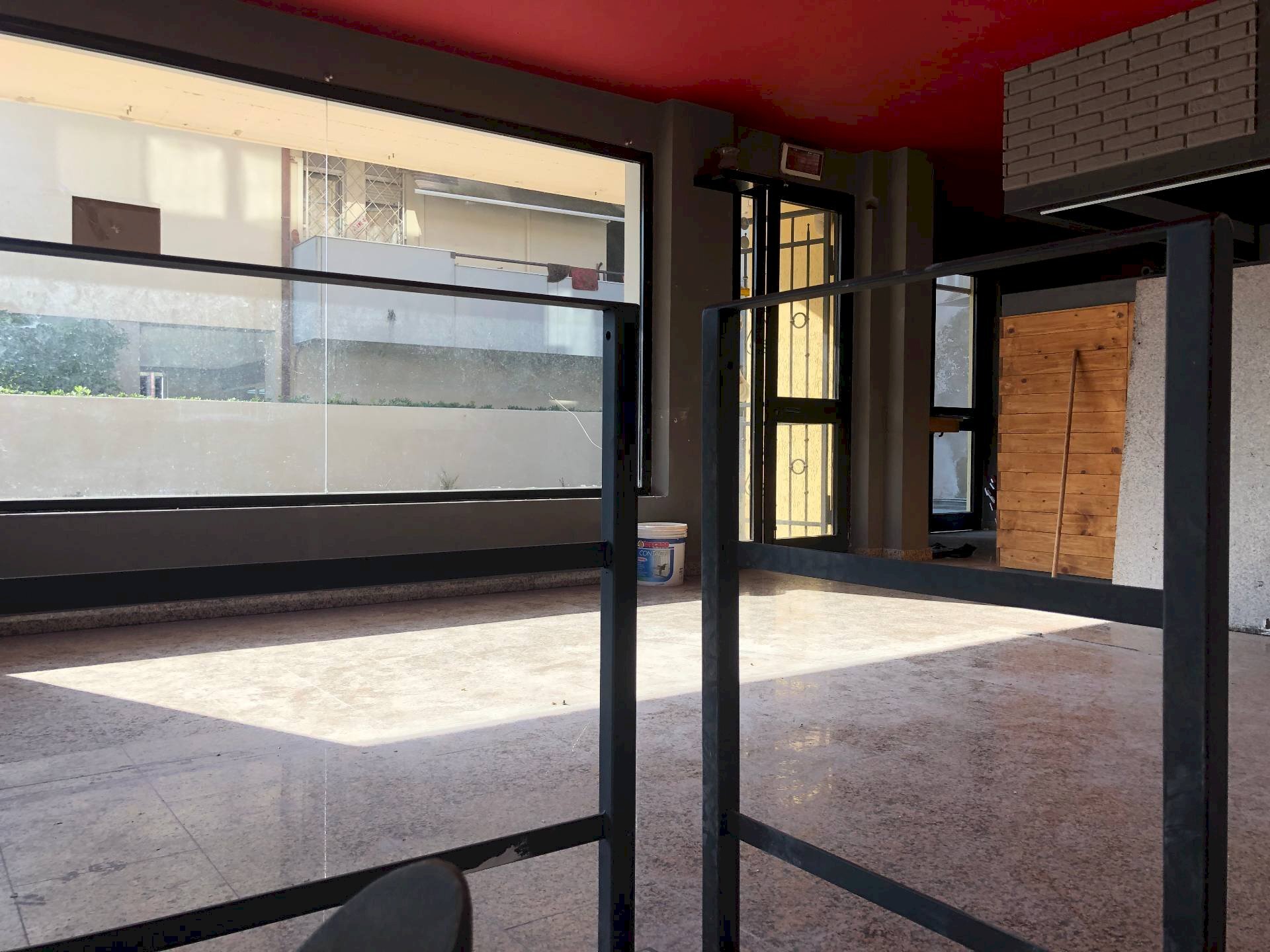 Commercial Activity via aurelia, Viareggio - photo 2