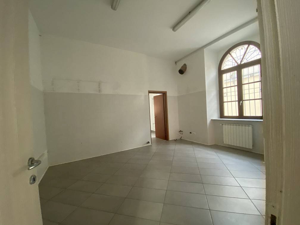 Negozio piazza San Rocco, Fontaneto d'Agogna - foto 3