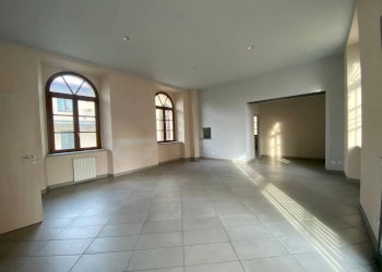 Negozio piazza San Rocco, Fontaneto d'Agogna - foto 1