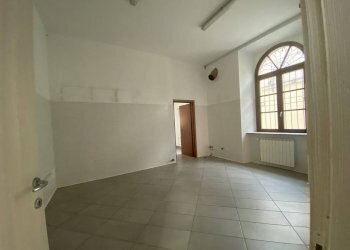 Negozio piazza San Rocco, Fontaneto d'Agogna - foto 3