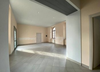 Negozio piazza San Rocco, Fontaneto d'Agogna - foto 4