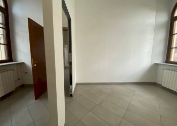 Negozio piazza San Rocco, Fontaneto d'Agogna - foto 6