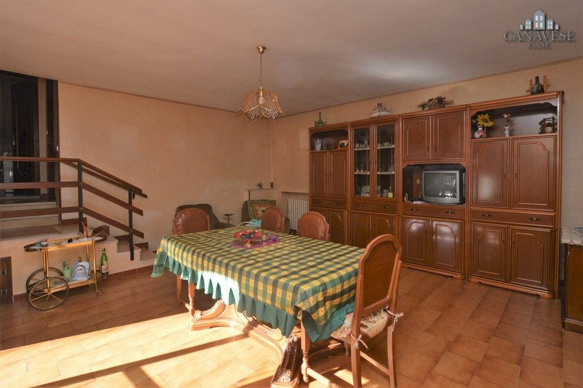 sala - Quadrilocale piazza Azario, 3, Cuorgnè - foto 1