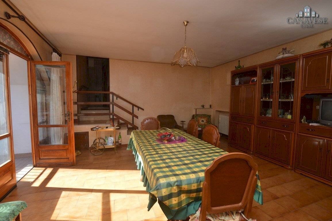 sala - Quadrilocale piazza Azario, 3, Cuorgnè - foto 2