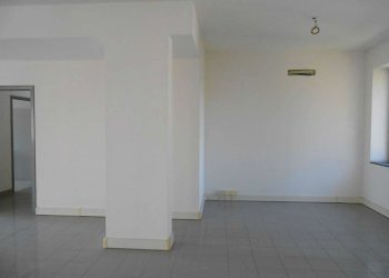 DSCN0089 - Locale Commerciale strada provinciale Strada Provinciale 415 Paullese, 19, Madignano - foto 15