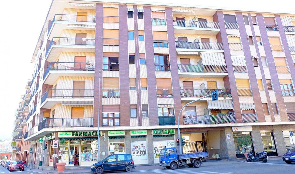 Three-room apartment Strada Carignano, Moncalieri - photo 1