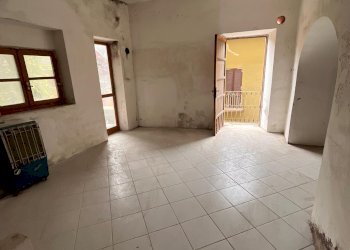 Appartamento via IV Novembre, 40, Pradleves - foto 3