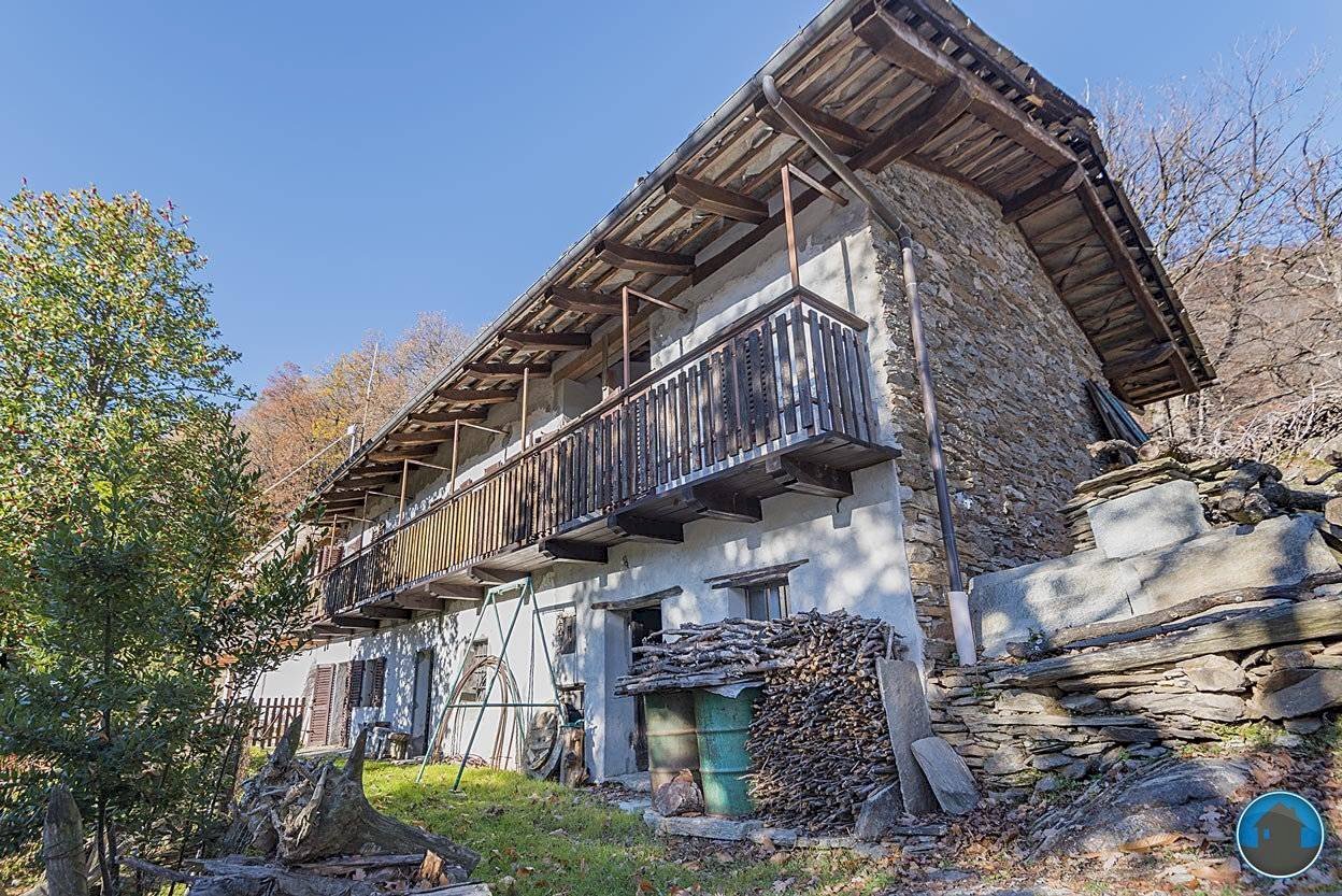 Facciata - Porzione di casa via Moloire, Rorà - foto 1