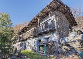 Facciata - Porzione di casa via Moloire, Rorà - foto 1