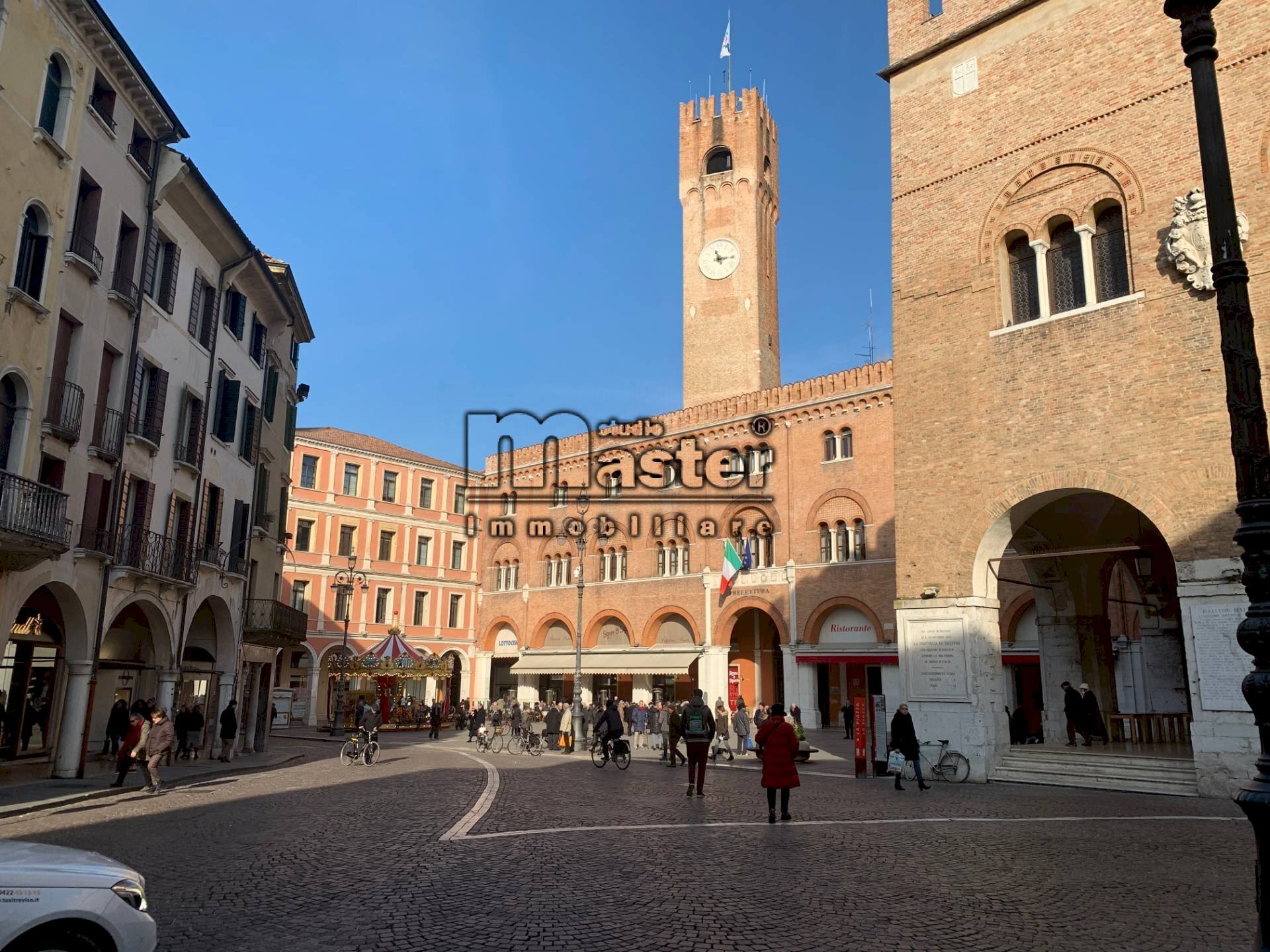 Shop PIAZZA INDIPENDENZA, Treviso (neighborhood Centro Storico) - photo 2