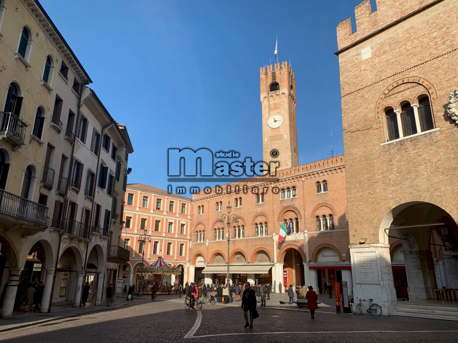 Shop PIAZZA INDIPENDENZA, Treviso (neighborhood Centro Storico) - photo 3