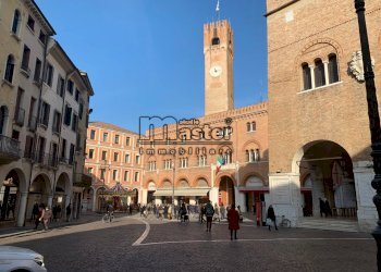 Negozio PIAZZA INDIPENDENZA, Treviso (zona Centro Storico) - foto 2