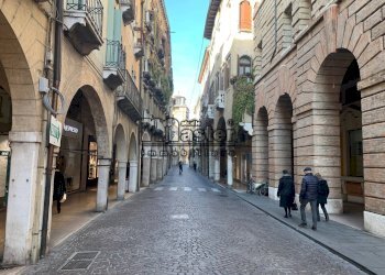 Negozio PIAZZA INDIPENDENZA, Treviso (zona Centro Storico) - foto 4