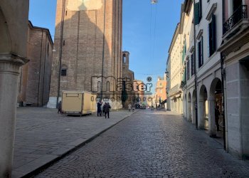 Negozio PIAZZA INDIPENDENZA, Treviso (zona Centro Storico) - foto 7