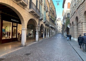 Negozio PIAZZA INDIPENDENZA, Treviso (zona Centro Storico) - foto 8