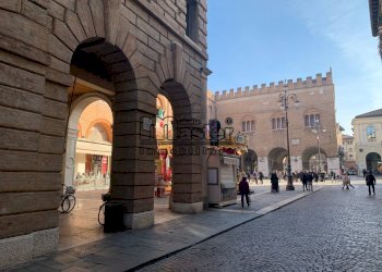 Negozio PIAZZA INDIPENDENZA, Treviso (zona Centro Storico) - foto 10