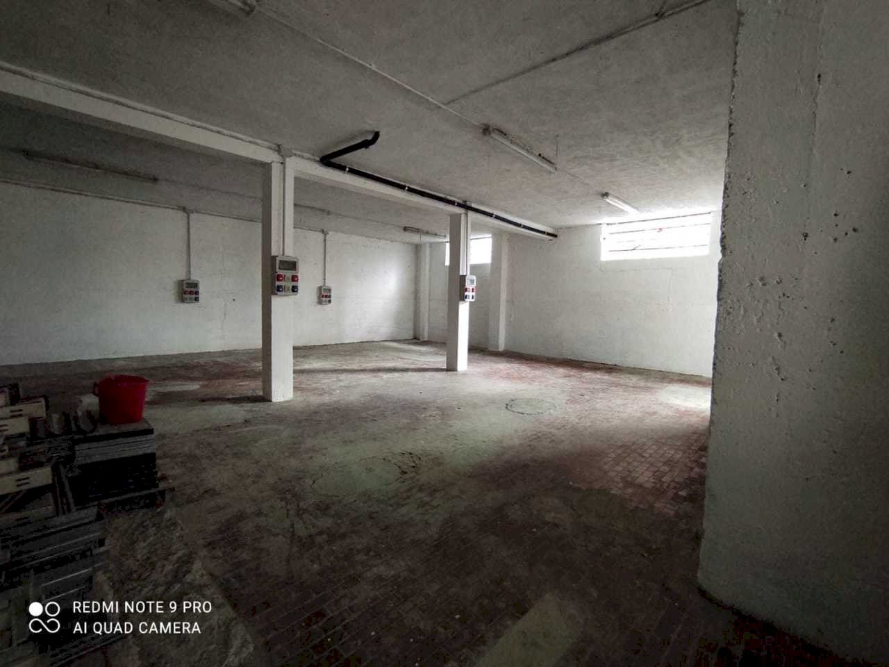 lu6.jpg - Locale Commerciale Luni - foto 1