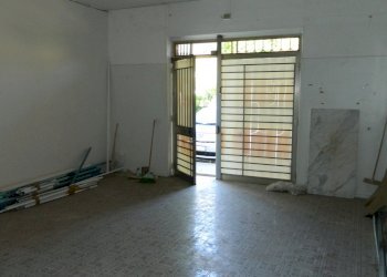 DSCN8683.JPG - Locale Commerciale Luni - foto 1