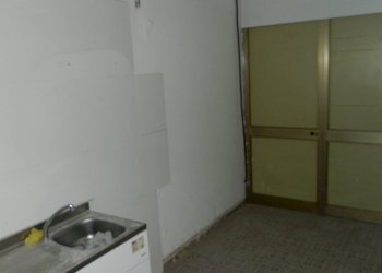 DSCN8686.JPG - Locale Commerciale Luni - foto 4