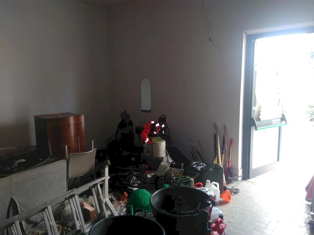 or1.jpg - Locale Commerciale Luni - foto 2