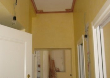 1Â°P disimpegno con soffirro decorato.JPG - Appartamento Carrara - foto 22