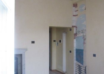 1Â°P soggiorno con particolare affresco.JPG - Appartamento Carrara - foto 27