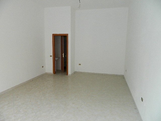 DSCN3255.JPG - Locale Commerciale Sarzana - foto 1