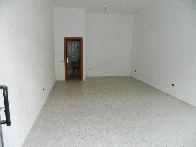 DSCN3257.JPG - Locale Commerciale Sarzana - foto 3