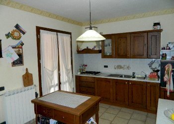 DSCN1974.JPG - Casa indipendente Sarzana - foto 4