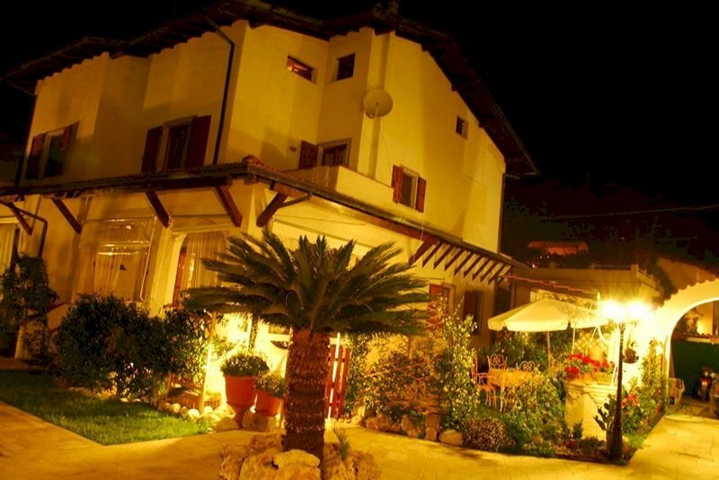 Villa Montignoso - foto 1