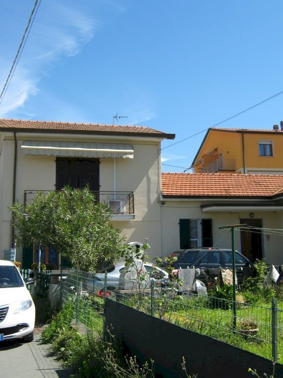 Four-room apartment Sarzana - photo 2