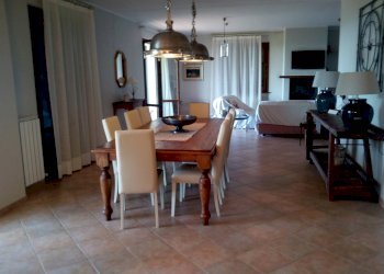 Salone con arredo - Villa Strada Provinciale 142 32, Passignano sul Trasimeno - foto 8