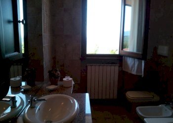bagno con finestra - Villa Strada Provinciale 142 32, Passignano sul Trasimeno - foto 13