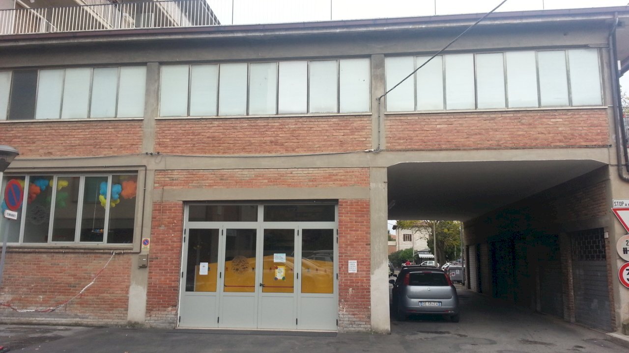 facciata - Commercial Premises Piazza Gabriele d'Annunzio 11, Perugia - photo 3