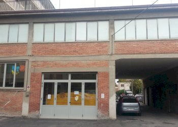 facciata - Locale Commerciale Piazza Gabriele d'Annunzio 11, Perugia - foto 3