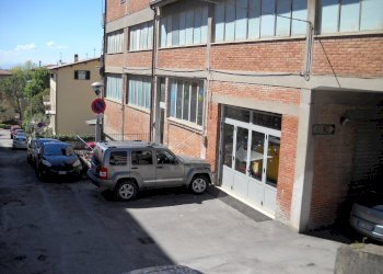 facciata - Locale Commerciale Piazza Gabriele d'Annunzio 11, Perugia - foto 5