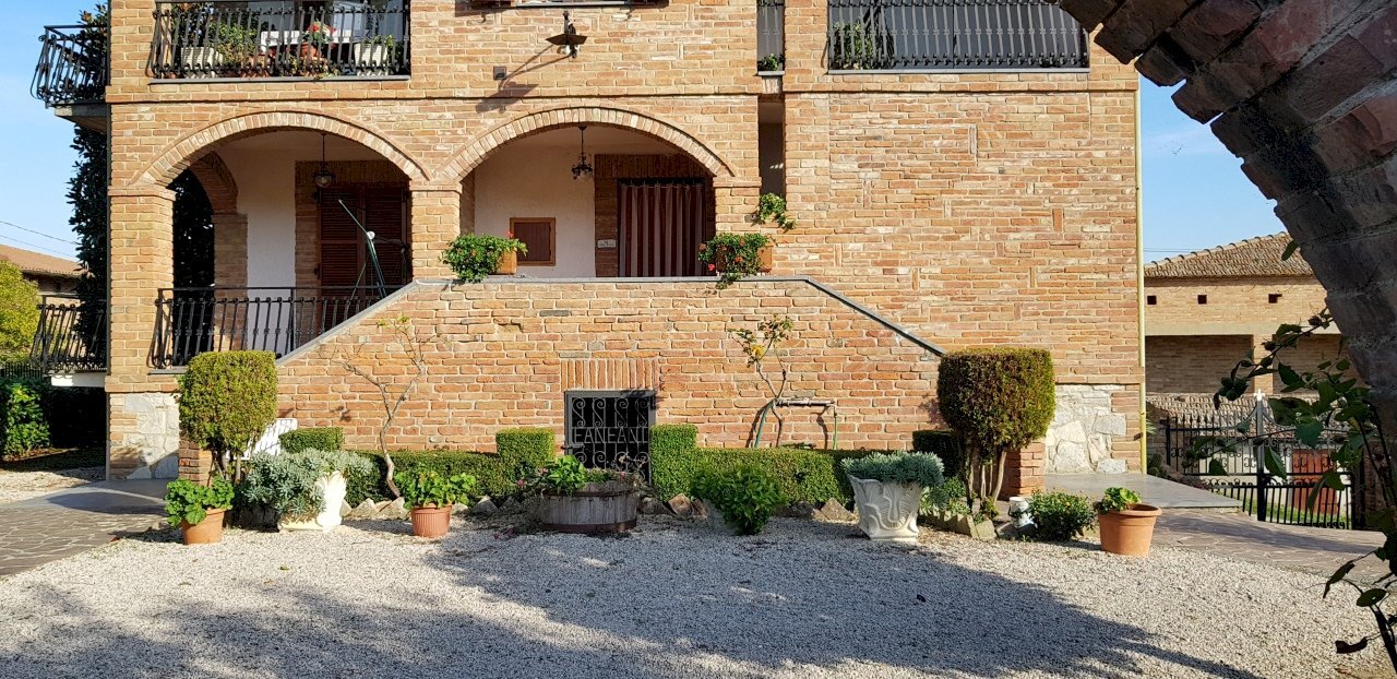 2.jpg - Portion of a house Via Etruria, Castiglione del Lago - photo 2