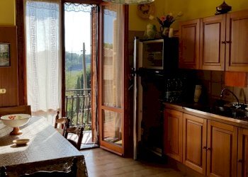 11.jpg - Portion of a house Via Etruria, Castiglione del Lago - photo 12