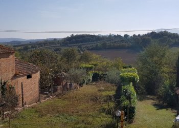 13.jpg - Portion of a house Via Etruria, Castiglione del Lago - photo 14
