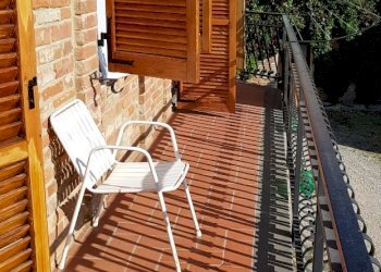 15.jpg - Portion of a house Via Etruria, Castiglione del Lago - photo 16