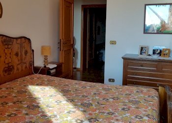 21.jpg - Portion of a house Via Etruria, Castiglione del Lago - photo 22