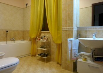 bagno grande.jpg - Semi-detached house Via degli Ulivi 32, Castelnuovo Magra - photo 4