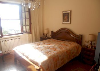 camera matrimoniale.JPG - Three-family Villa Via Marciano, Castelnuovo Magra - photo 7