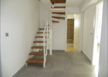 Q) SCALA INTERNA - Villa TRAVERSA SERRAMENDOLA, Siracusa - foto 2
