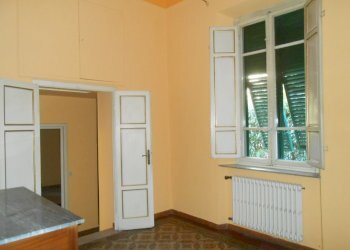 DSCN9900.JPG - Villa Viale Guglielmo Marconi, Lucca - foto 2