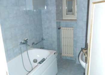 DSCN9897.JPG - Villa Viale Guglielmo Marconi, Lucca - foto 9