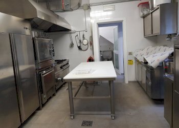 20191017_163151.jpg - Locale Commerciale Via Pisana, Lucca - foto 1