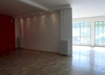 ID_279697_5.jpg - Locale Commerciale Viale G. Puccini, Lucca - foto 3